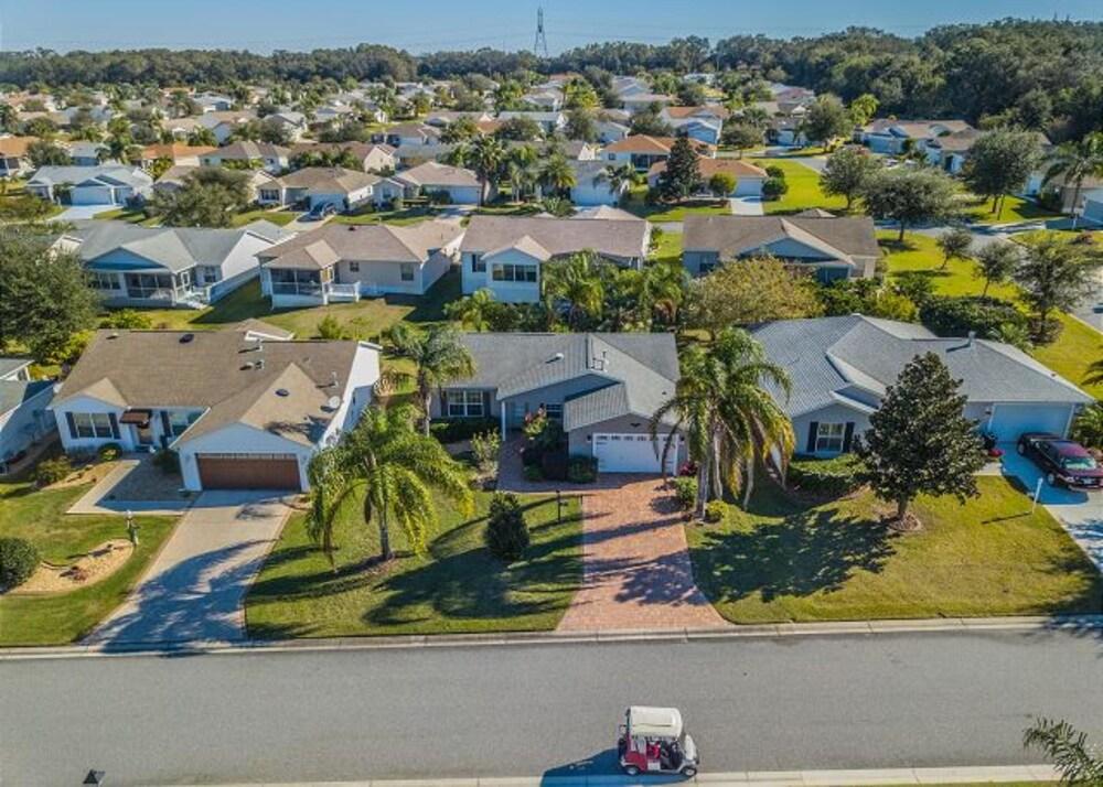 هاليارد كورت 1872 باي وايت بيليكان في آر منظر من الجو