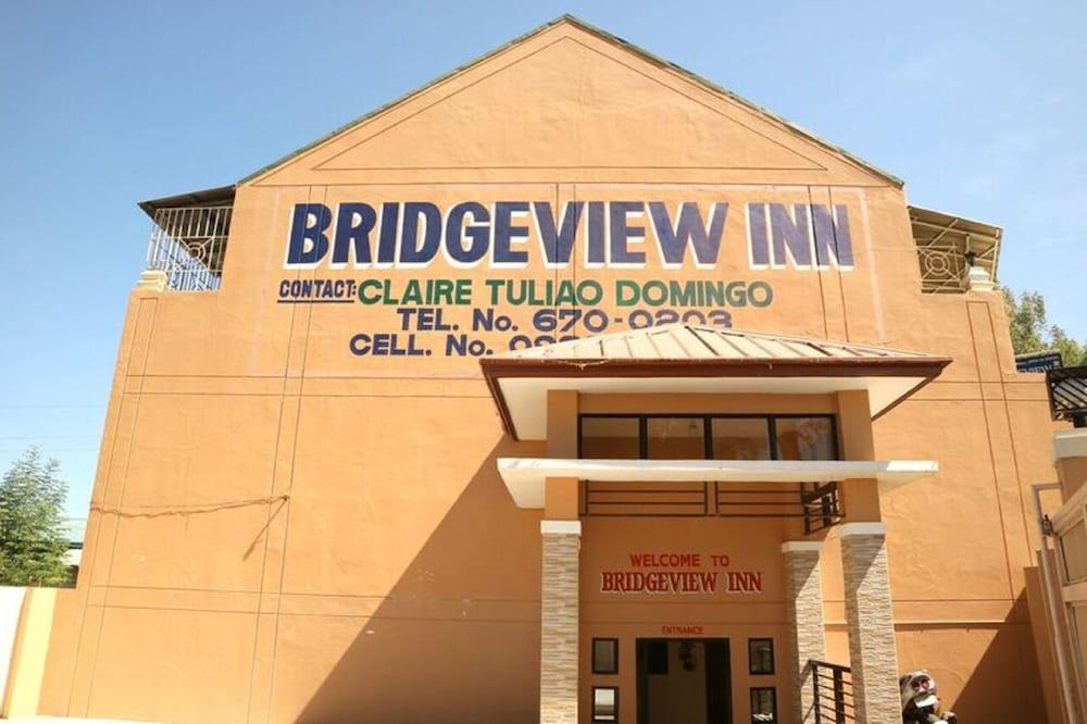 Bridgeview Inn Exterior