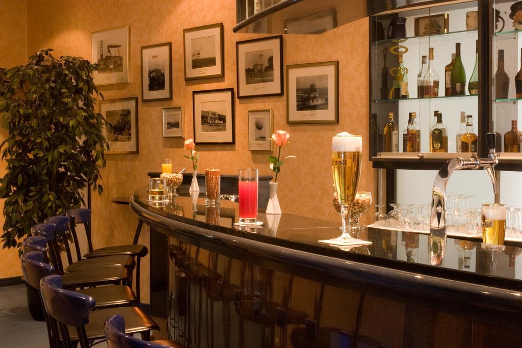 هوتل ألت-تيمبيلهوف أخرى