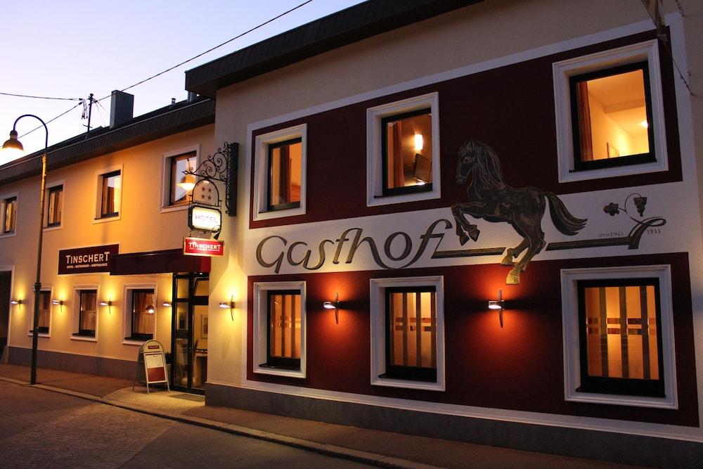 تينسشيرت هوتل ريستورانت بارتيسرفيس