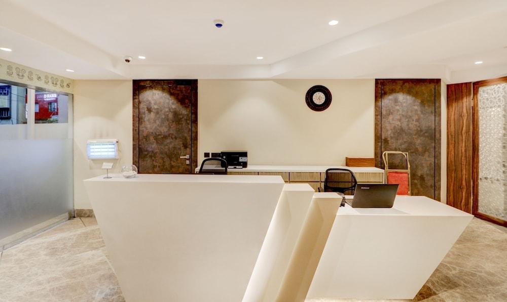 Treebo Radhe Palace, Lake Town Reception