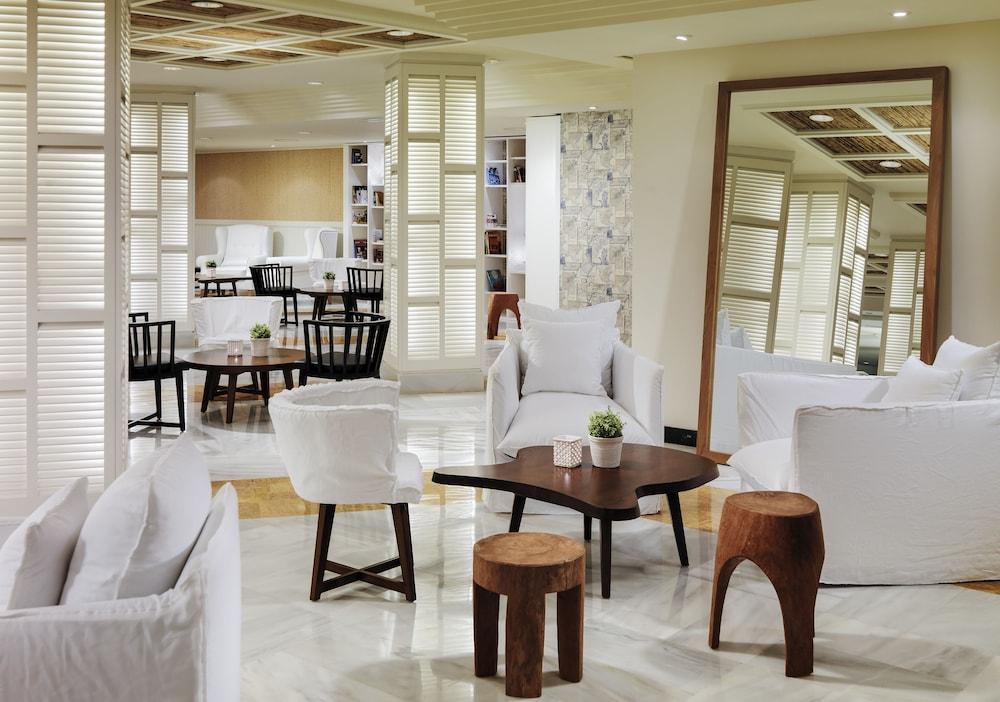 بوتيك هوتل آيتش 10 بلو مار - للبالغين فقط منطقة الانتظار في الردهة