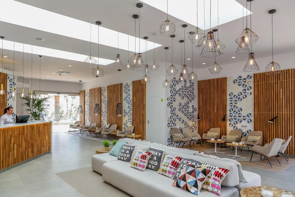 لابراندا كوراليخو فيليدج  - شامل جميع الخدمات منطقة الاستقبال