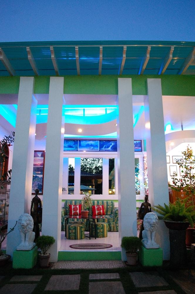 دي زي آر جيست هاوس