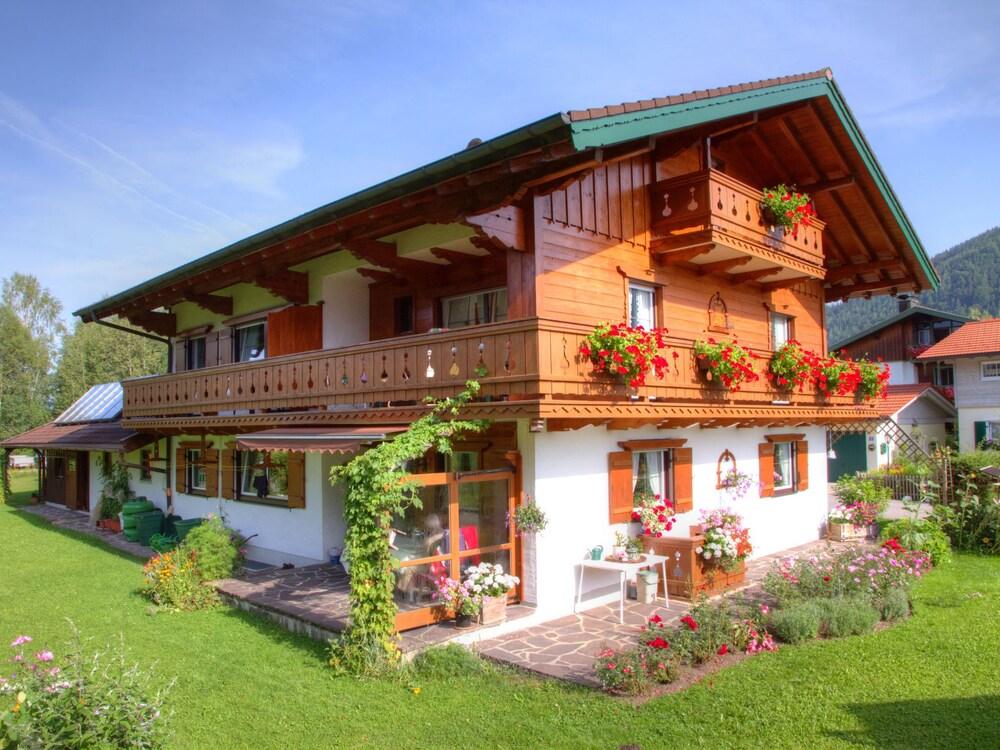 أبارتمنت لوكيتيد إن إنتشيل أوفرينج أيه بيوتيفول فيو المنطقة الخارجية