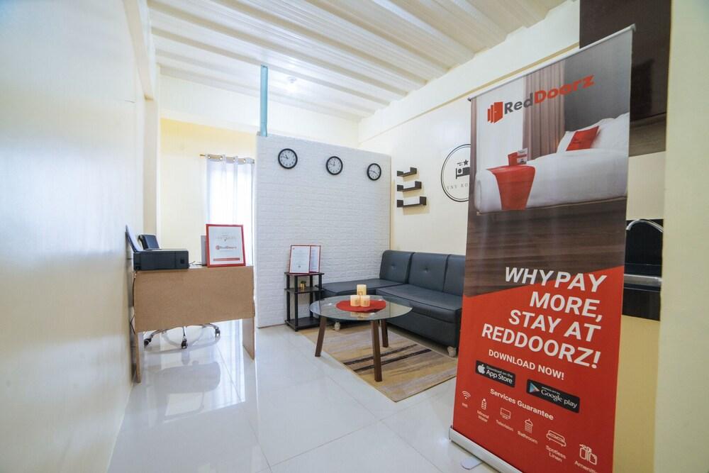 RedDoorz Plus near CK Square Cainta Reception