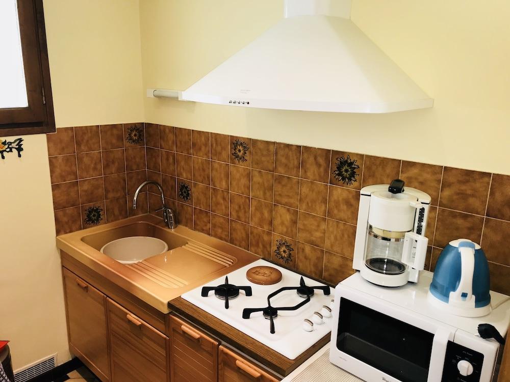 Gite La Balaguère T2 Private kitchen