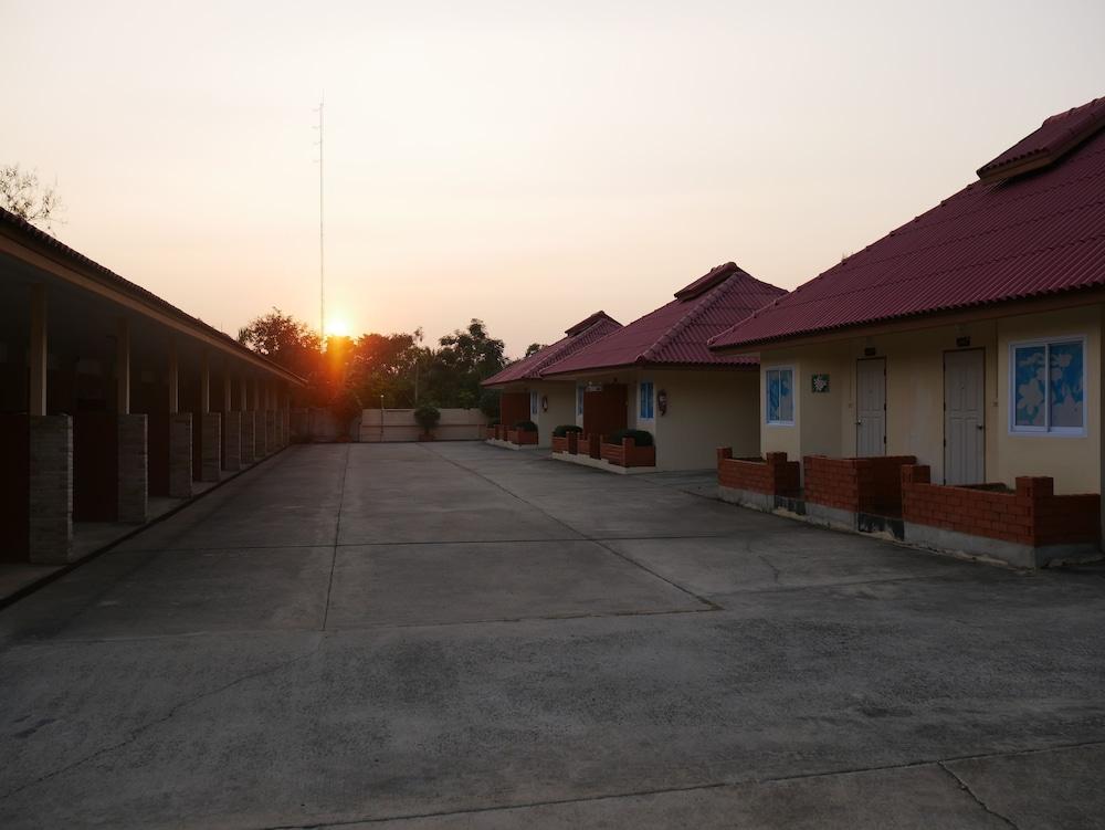 Ploy Resort Nangrong Exterior