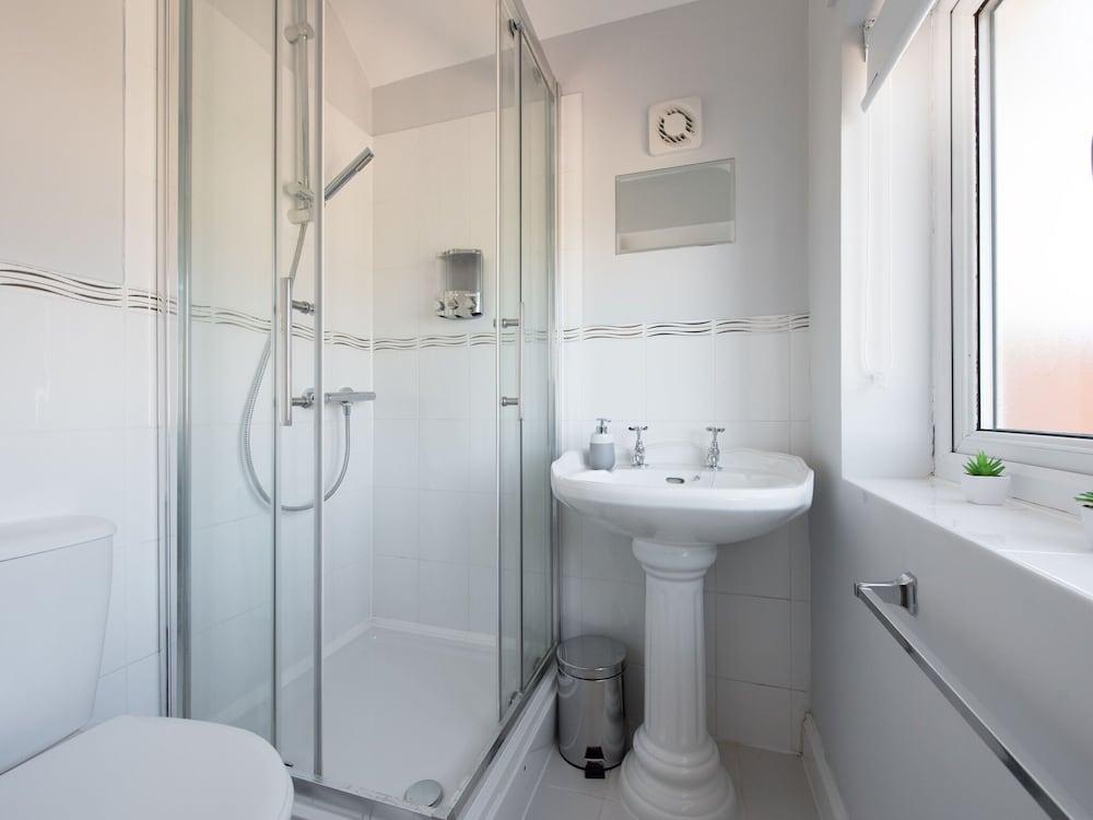 سنوج هوليداي هوم إن برينتوود نير ماونتنيسينج ويندميل حمام