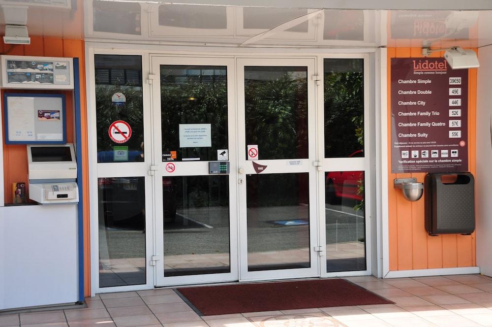 Lidotel Interior Entrance