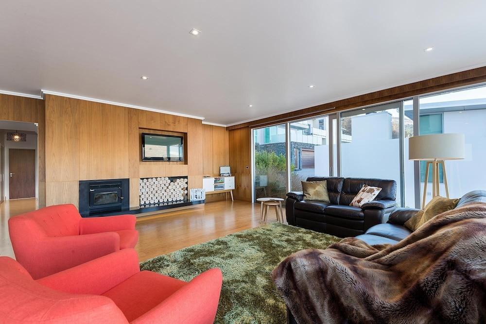 Design, Elegance and This Stunning View Interior