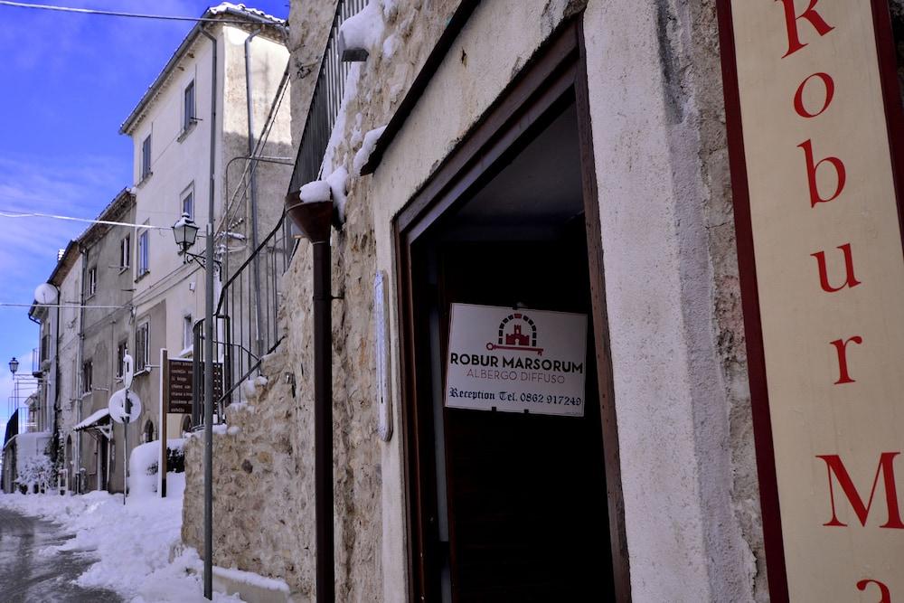 Robur Marsorum Albergo Diffuso Exterior detail