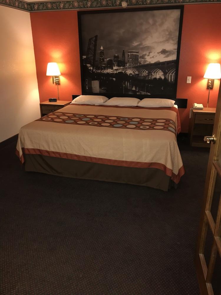 سوبر 8 من ويندهام في ريتشفيلد/كليفلاند غرفة