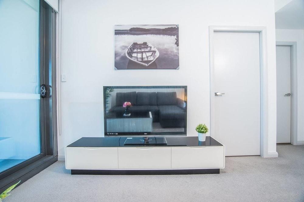 Minimalism Modern Apartment With Water View Living Room