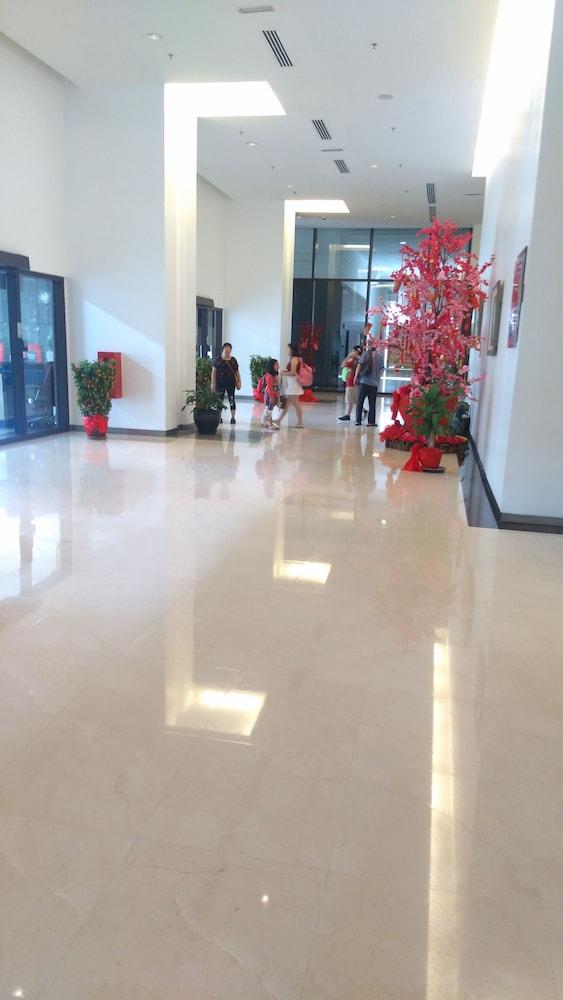 Peaceful Service Suite At Times Square Interior Entrance