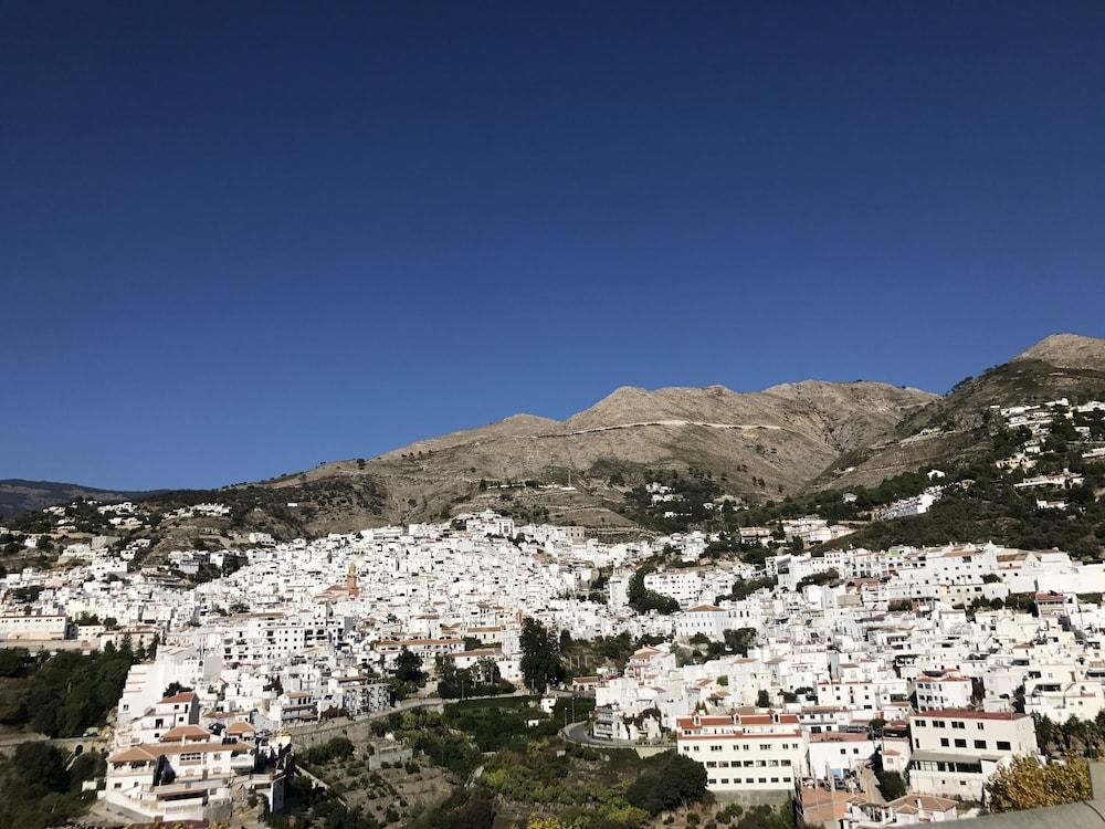 أوتل إي بونغالوس بالكون دي كومبيتا منظر من الجو