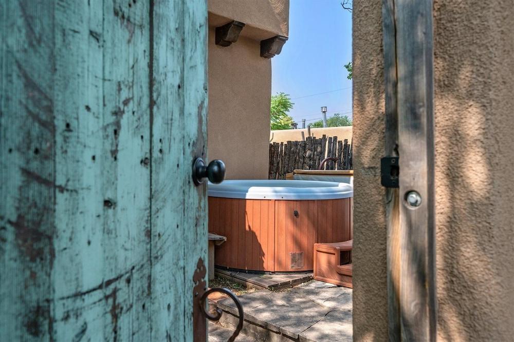 تيكولوت - أوثينتيك هوم رايت نيكست تو ذا بلازا، هوت توب، روف ديك زحليقة مائية