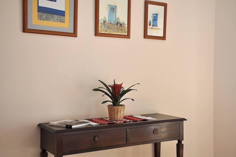 أبارتمنت ويذ لارج بالكوني آند سي فيو داخلي