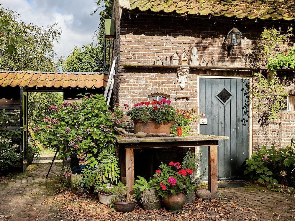 An Atmospheric Guest House on the Grounds of a Farm House in Eexterzandvoort Exterior