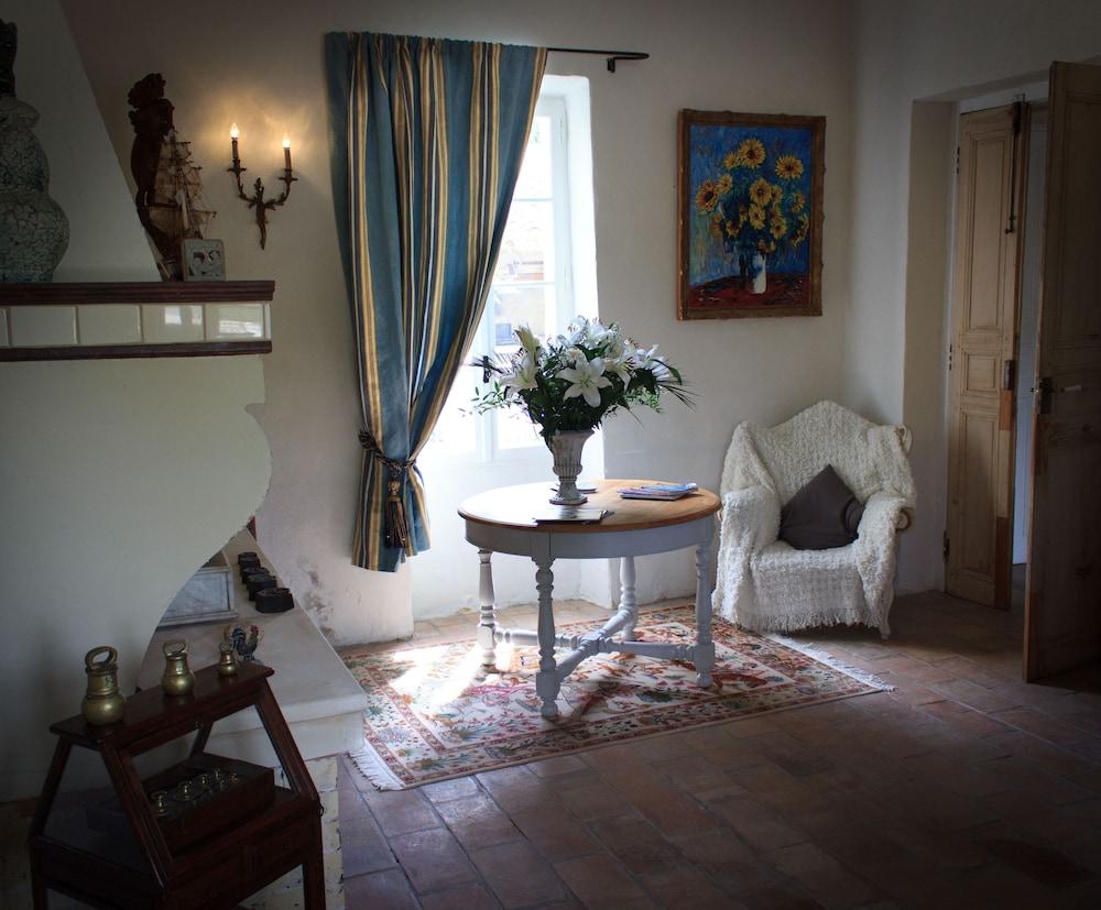 لو دومين ديه كارميه آند سبا داخلي