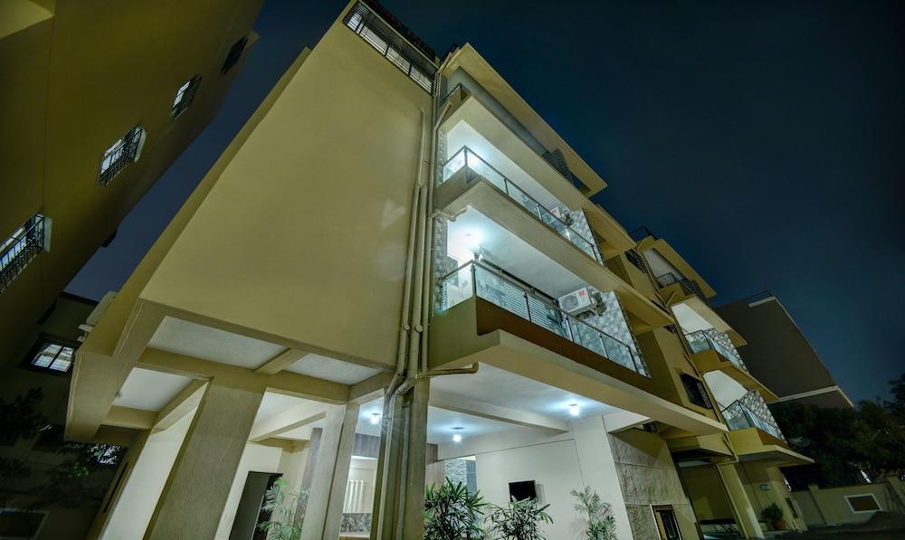 Treebo Sayaji Residency Exterior