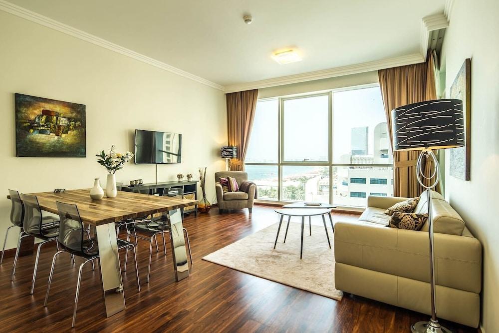 Upscale 1BR - Sea Views - Direct Beach Access! Featured Image