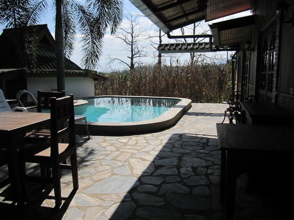 إكس بي إيه أي جيست هاوس حمام سباحة مكشوف