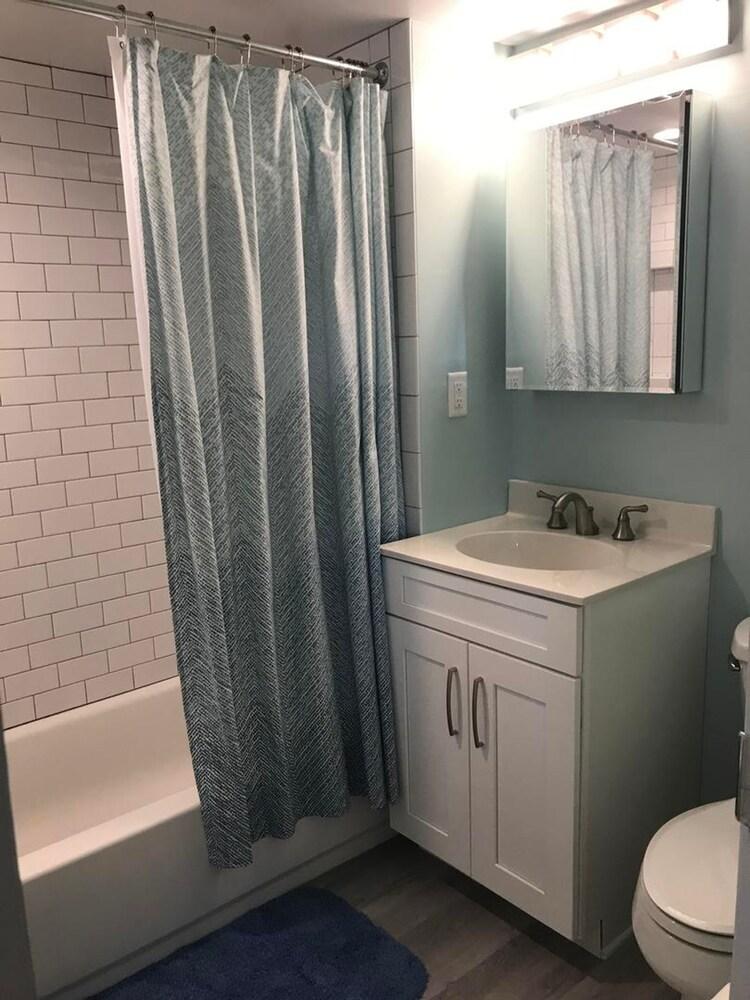 هينلوبين يونيت 712 باي لونج آند فوستر حمام