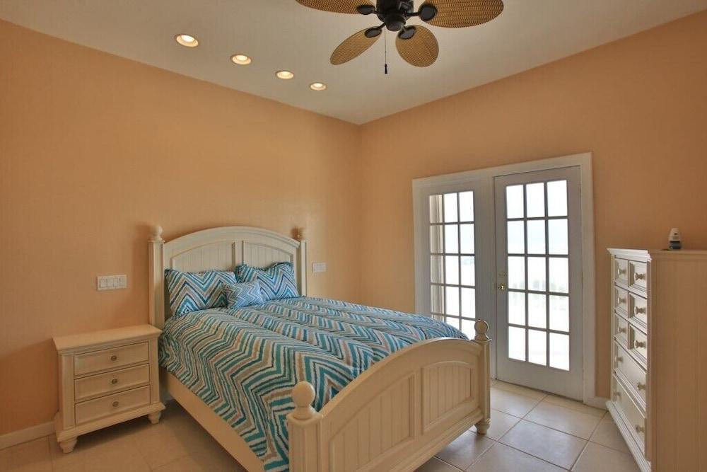 أوشن فرونت بيتش هوم والكينج ديستانس تو فليجلر غرفة