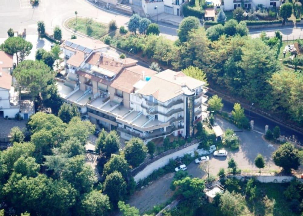 هوتل كريمونا