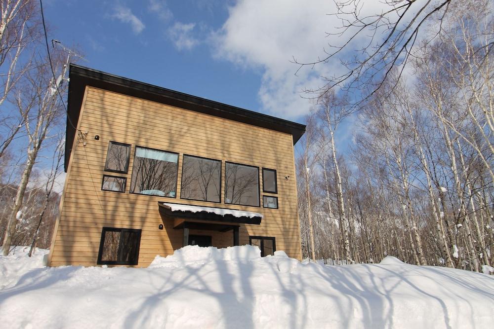 Forest Hideaway Property Grounds