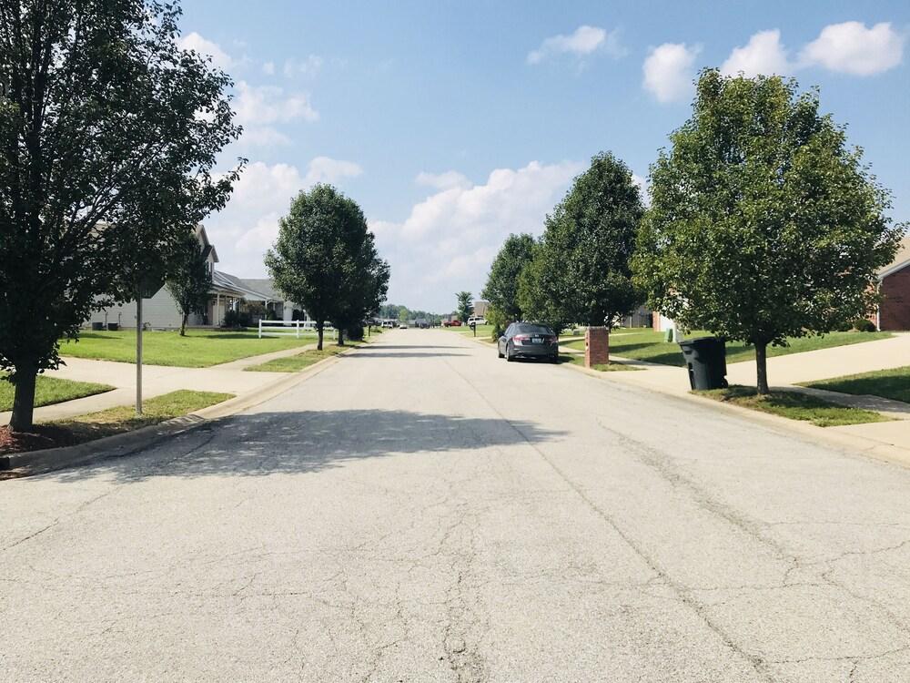 سبيشس 3 بد روم رانش هاوس ويذ باتيو يارد إن إيه كوايت صابرب المنطقة الخارجية