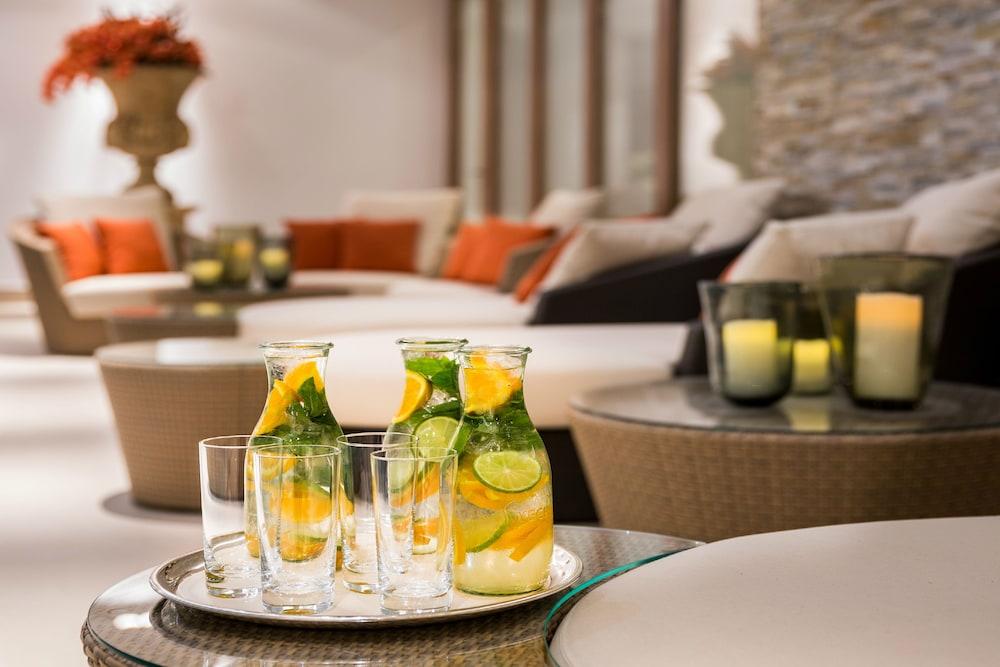 برايدينباخر هوف حمام سباحة مغطى