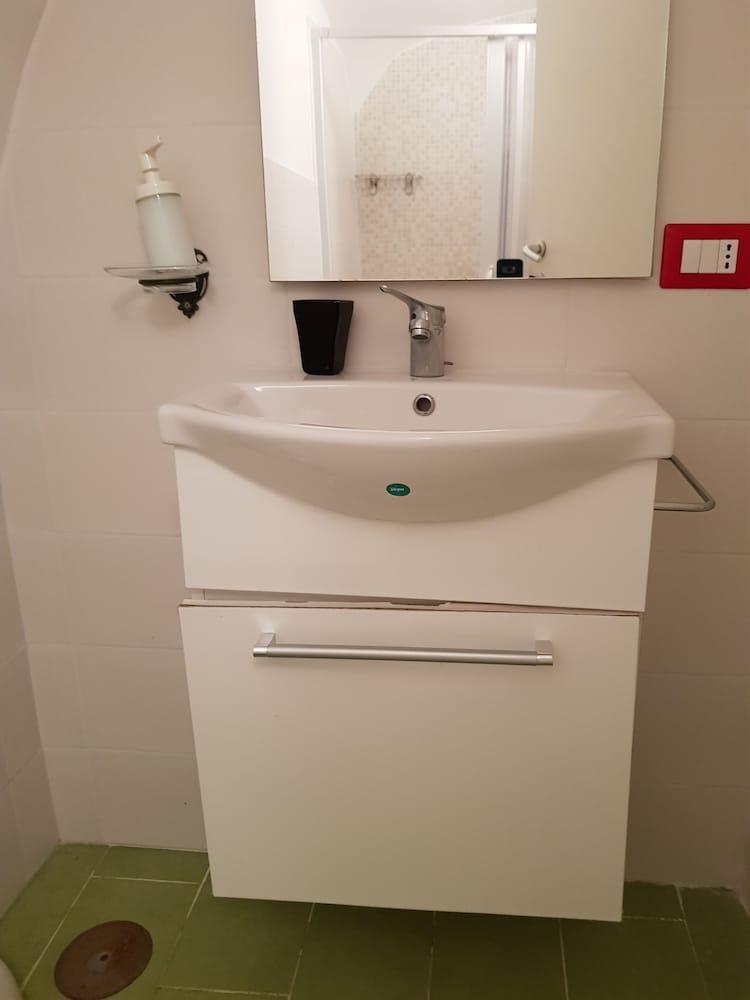 Capa & Coda Bathroom