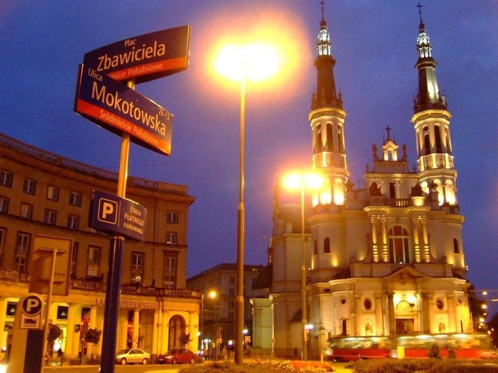 يونيت سنتروم ديلاكس بلاك زبافيتشيلا المنطقة الخارجية