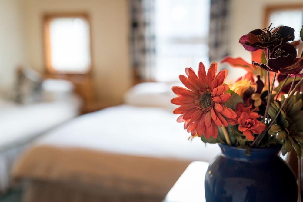 The Forth Inn Room
