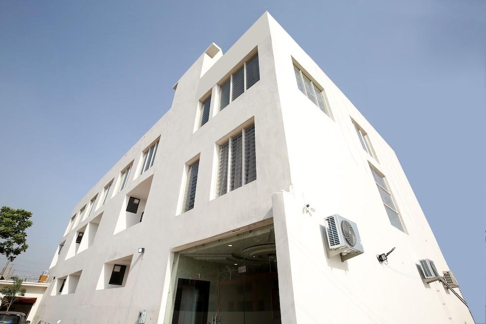 OYO 42991 Mehra Dhaba Exterior