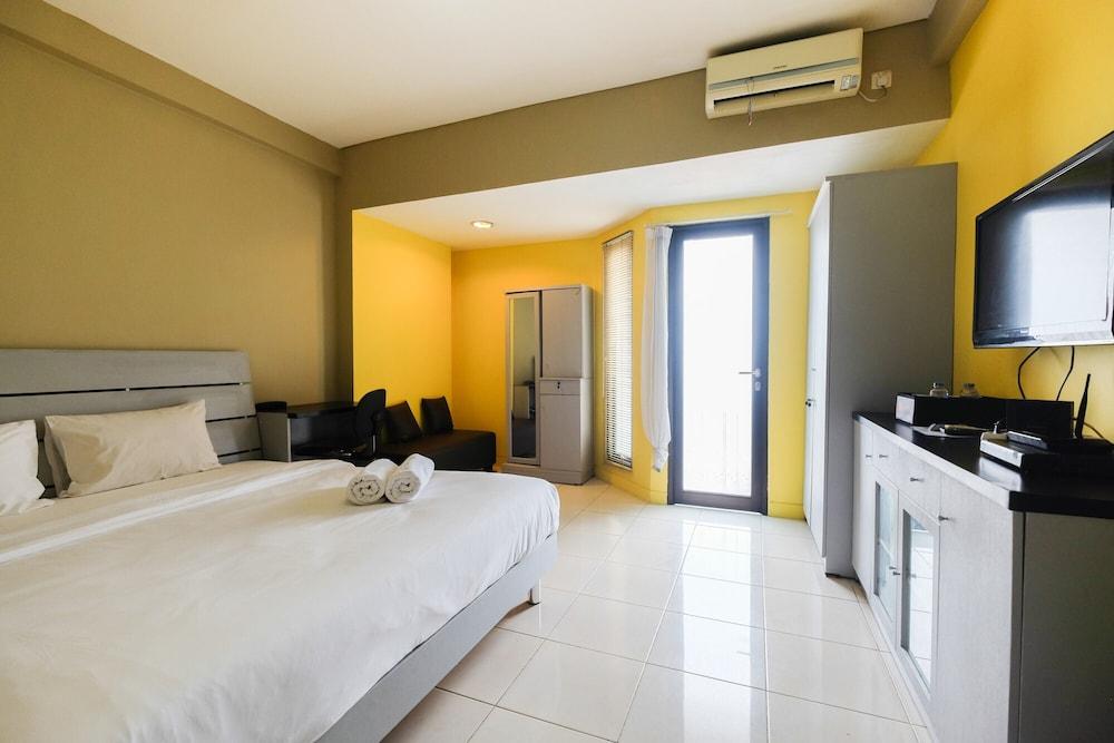Modern and Comfy Studio Tamansari Sudirman Apartment Room