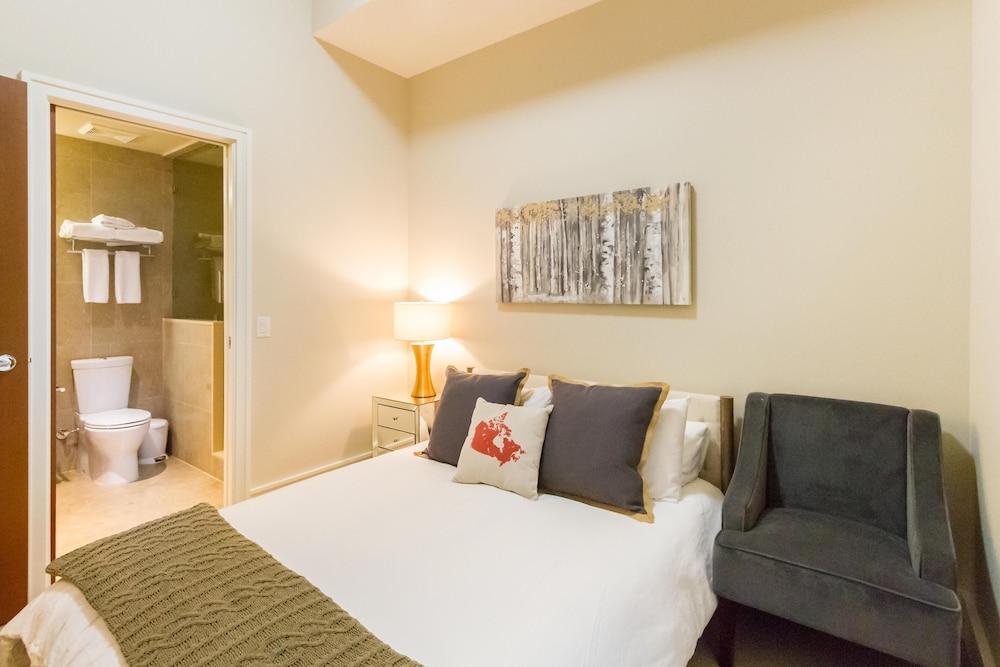 07 Fitzsimmons Walk Room