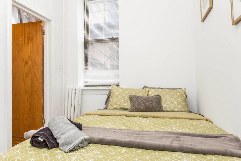 ليف لايك إيه لوكال - داونتاون 3 بد روم جيم غرفة