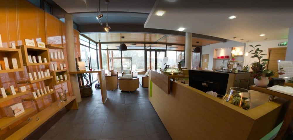 لا كليريير بيو آند سبا هوتل منطقة الاستقبال