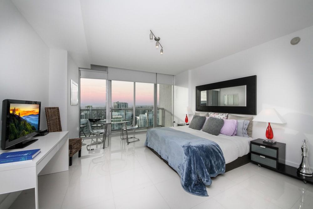 Private Residences at ICON Twr3 by JOS17 Room
