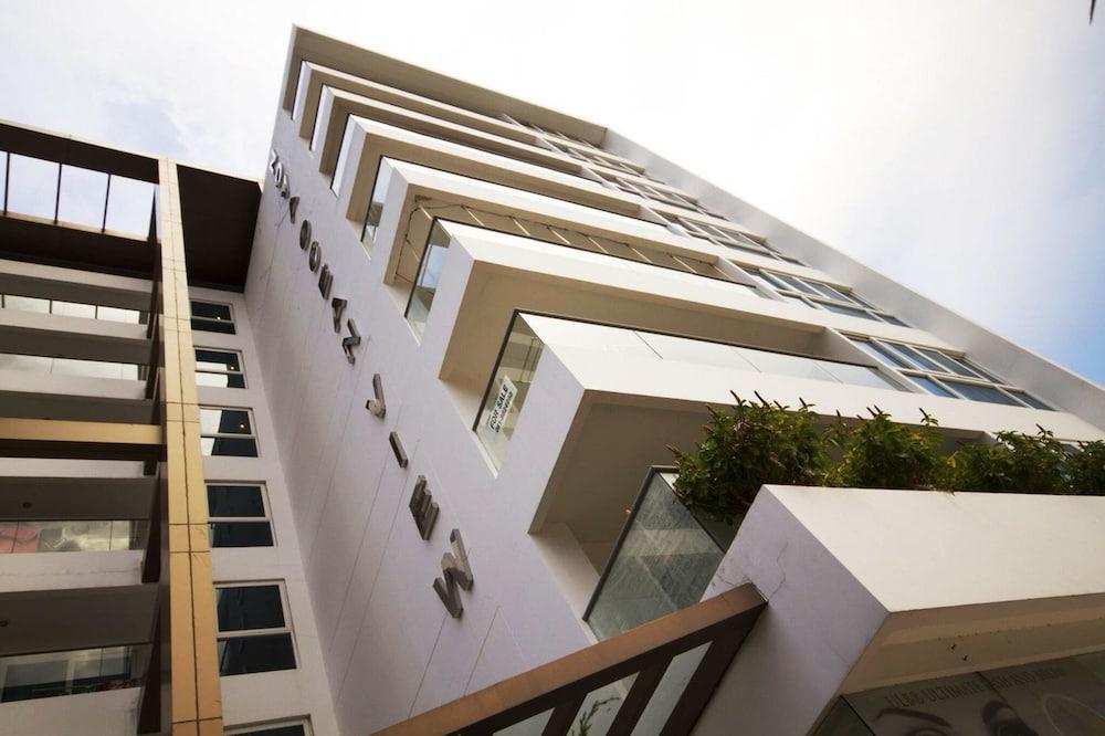 وحد نوفا العائلية بالقرب من ووكينج ستريت المنطقة الخارجية