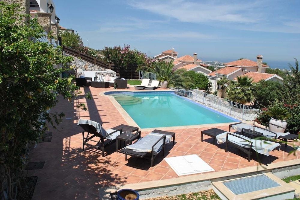 فيلا لا كازا باي آمي فيلاز زحليقة مائية