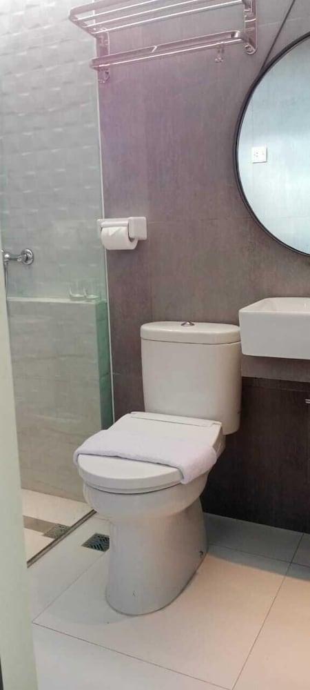 فرونت ون هارفيست هوتل وونوسوبو