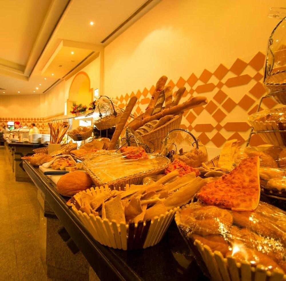 إقامة لا تنسى في لو ميراج نيو تيران، خليج نعمة تناول الطعام