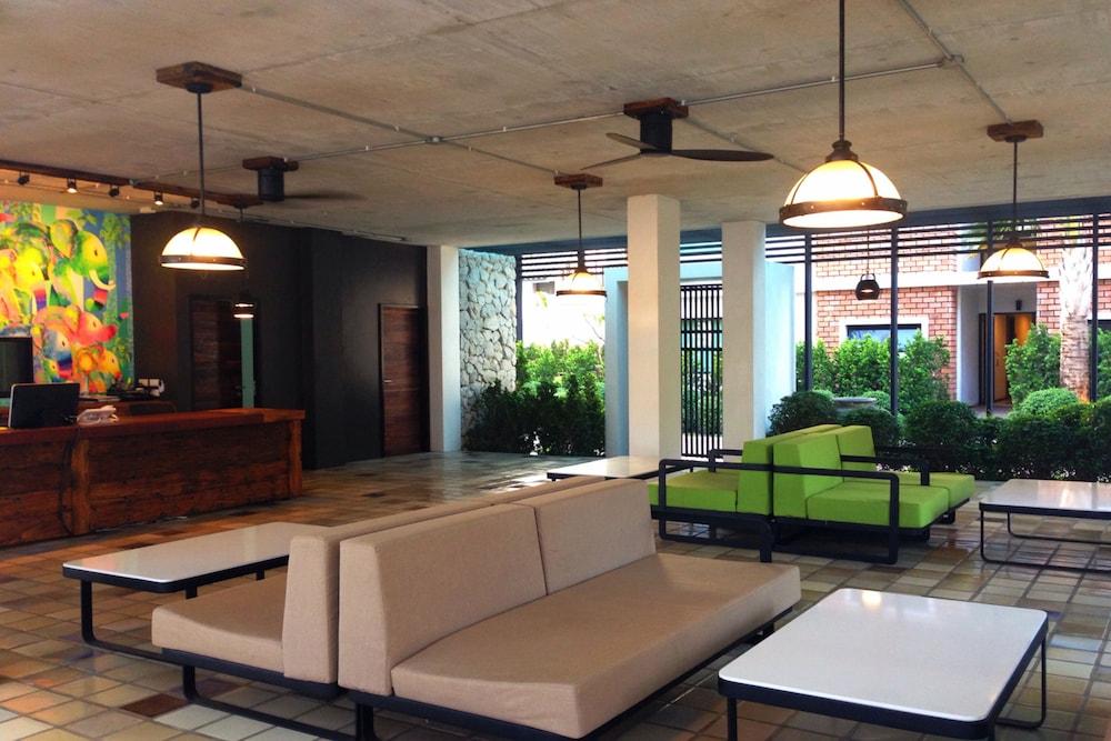 ذا تايتل كيه آر بيتش كوندوتل راواي بوكيت منطقة الجلوس في الردهة