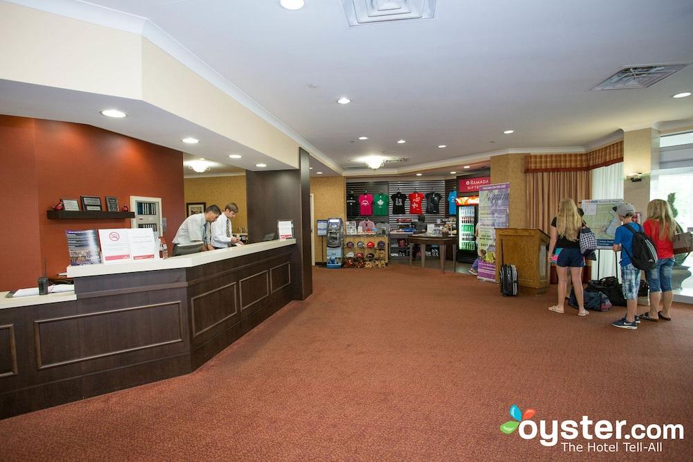 رمادا بلازا باي ويندام نياجرا فولز/فولزفيو الفندق من الداخل