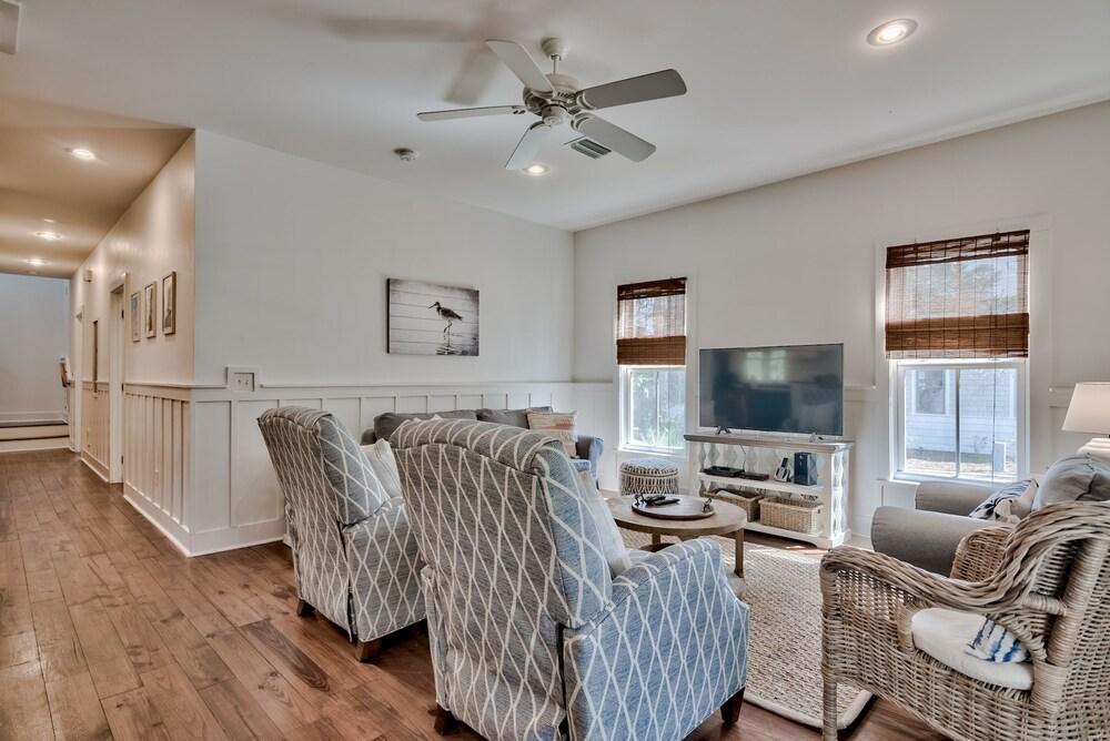 مانوليا كوتيدجز باي ذا سي-9 كريك بارك باي فلوريدا ستار فاكيشنز داخلي