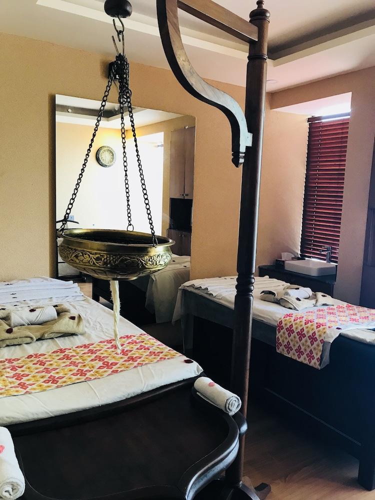 Essence of Nature Resort N Spa Massage